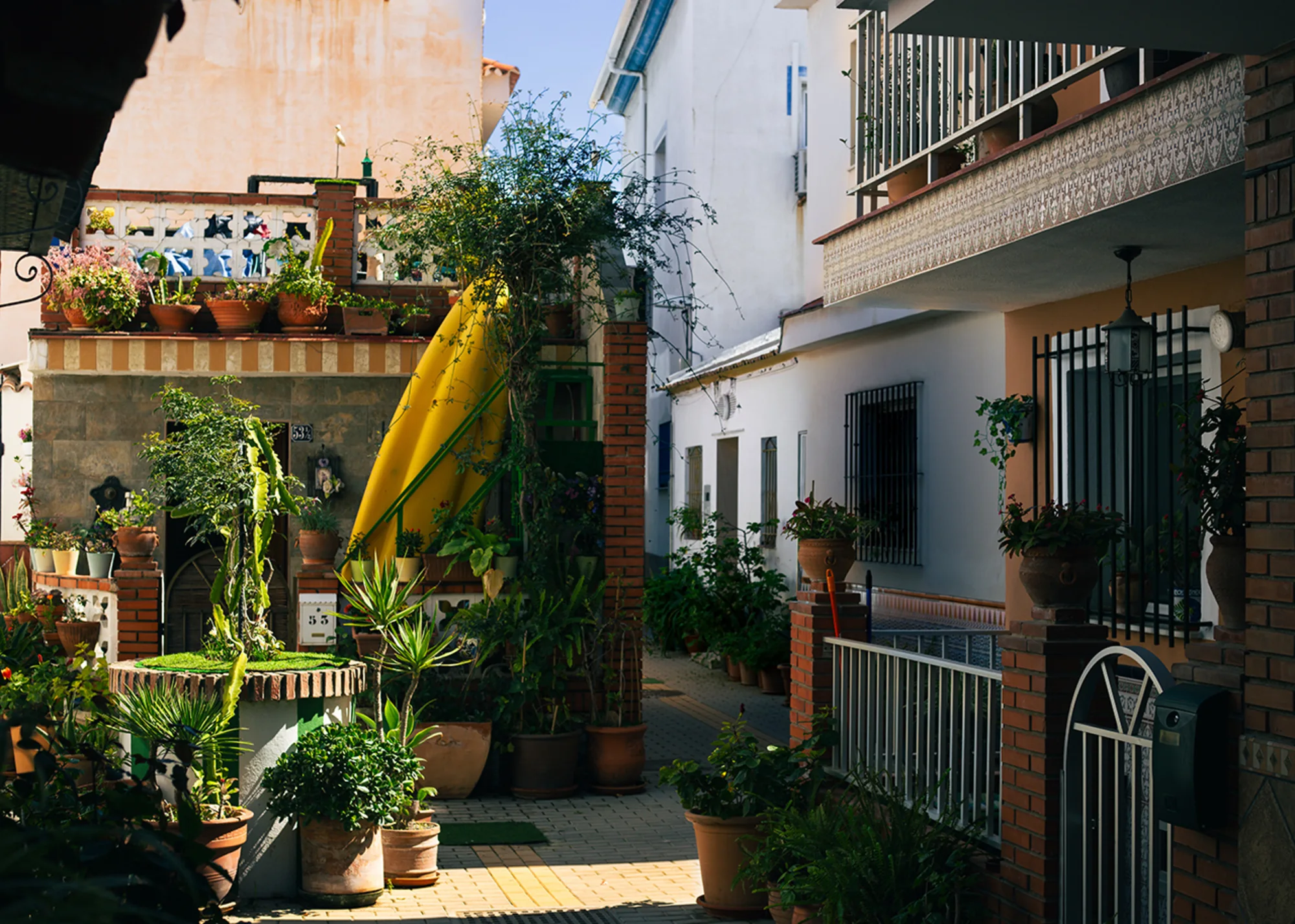 A sunlit and colourful glimpse of everyday life in Málaga’s seaside neighbourhood of El Palo.
